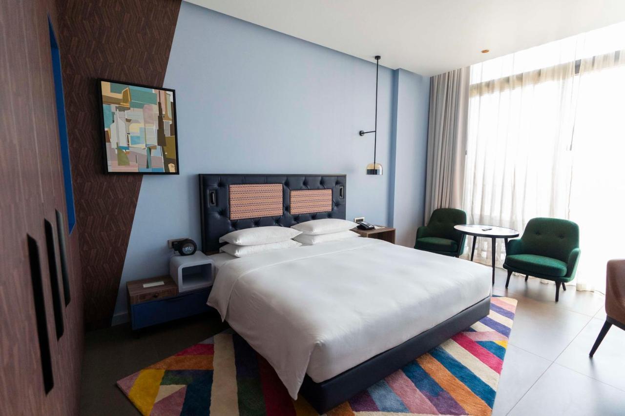 Hyatt Centric Jumeirah دبي المظهر الخارجي الصورة A bedroom at the hotel