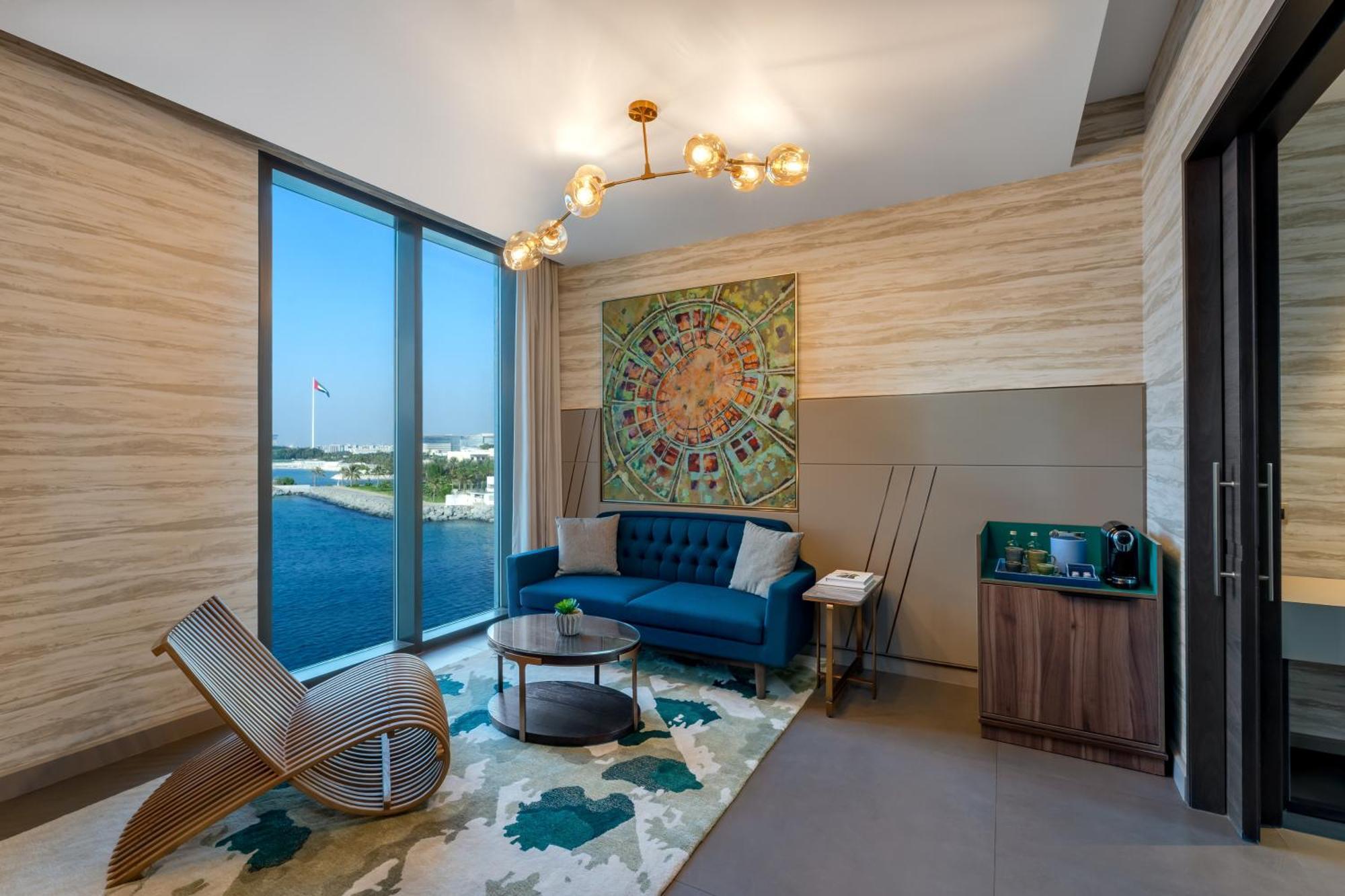 Hyatt Centric Jumeirah دبي المظهر الخارجي الصورة A suite at the hotel