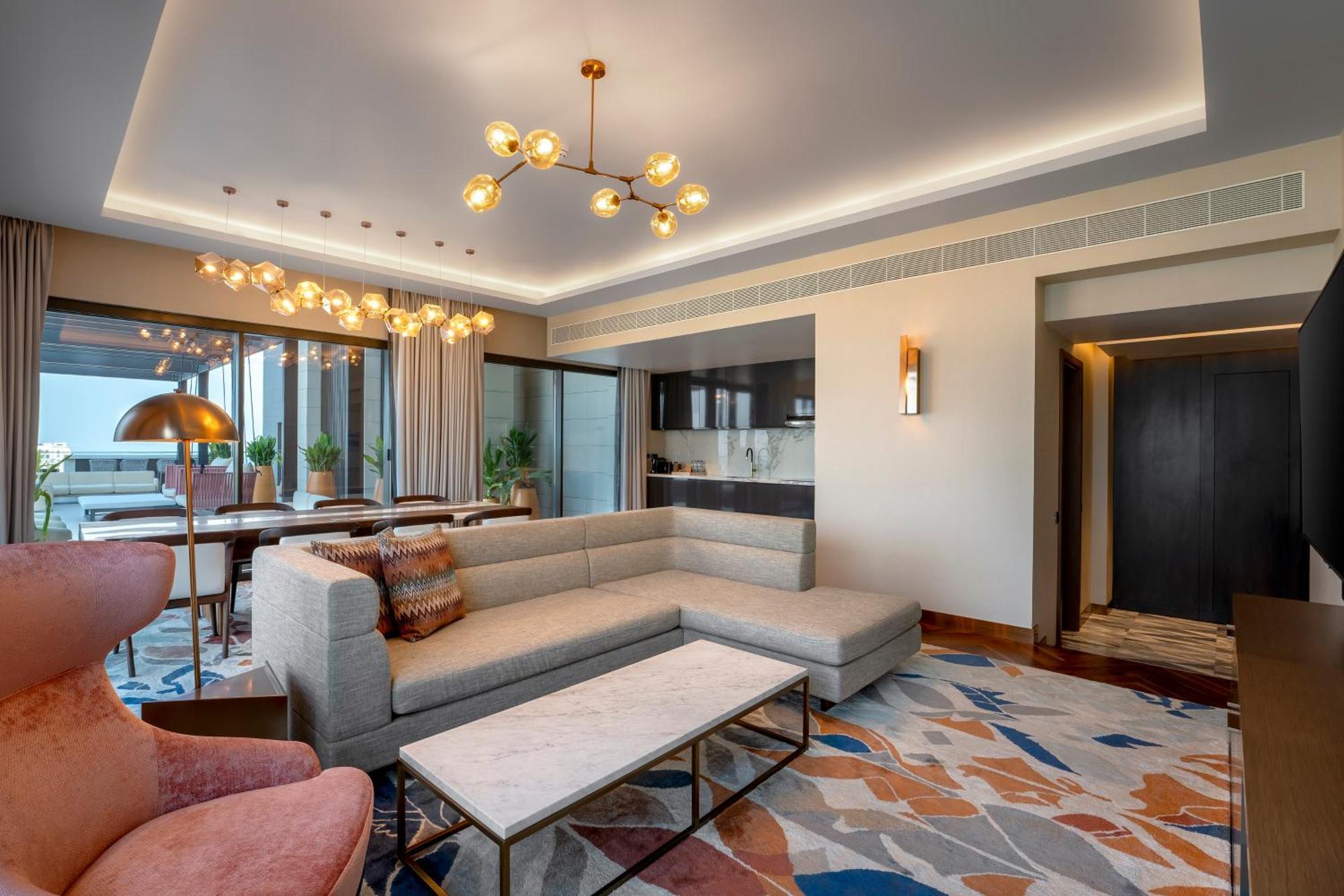 Hyatt Centric Jumeirah دبي المظهر الخارجي الصورة A suite at the hotel