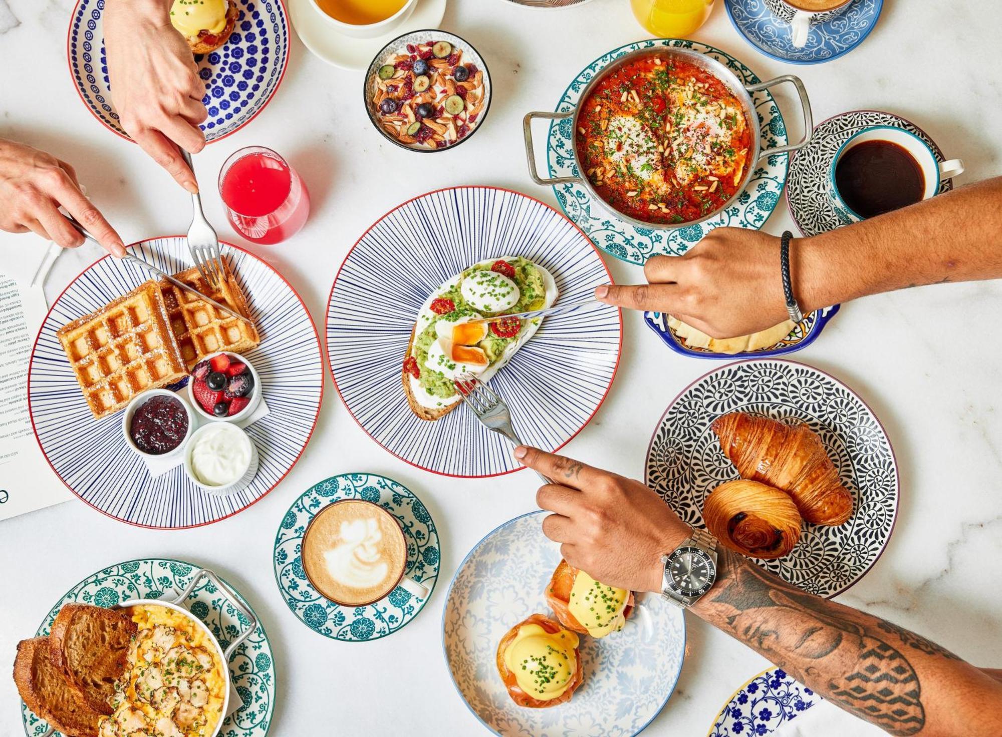 Hyatt Centric Jumeirah دبي المظهر الخارجي الصورة Breakfast at the restaurant