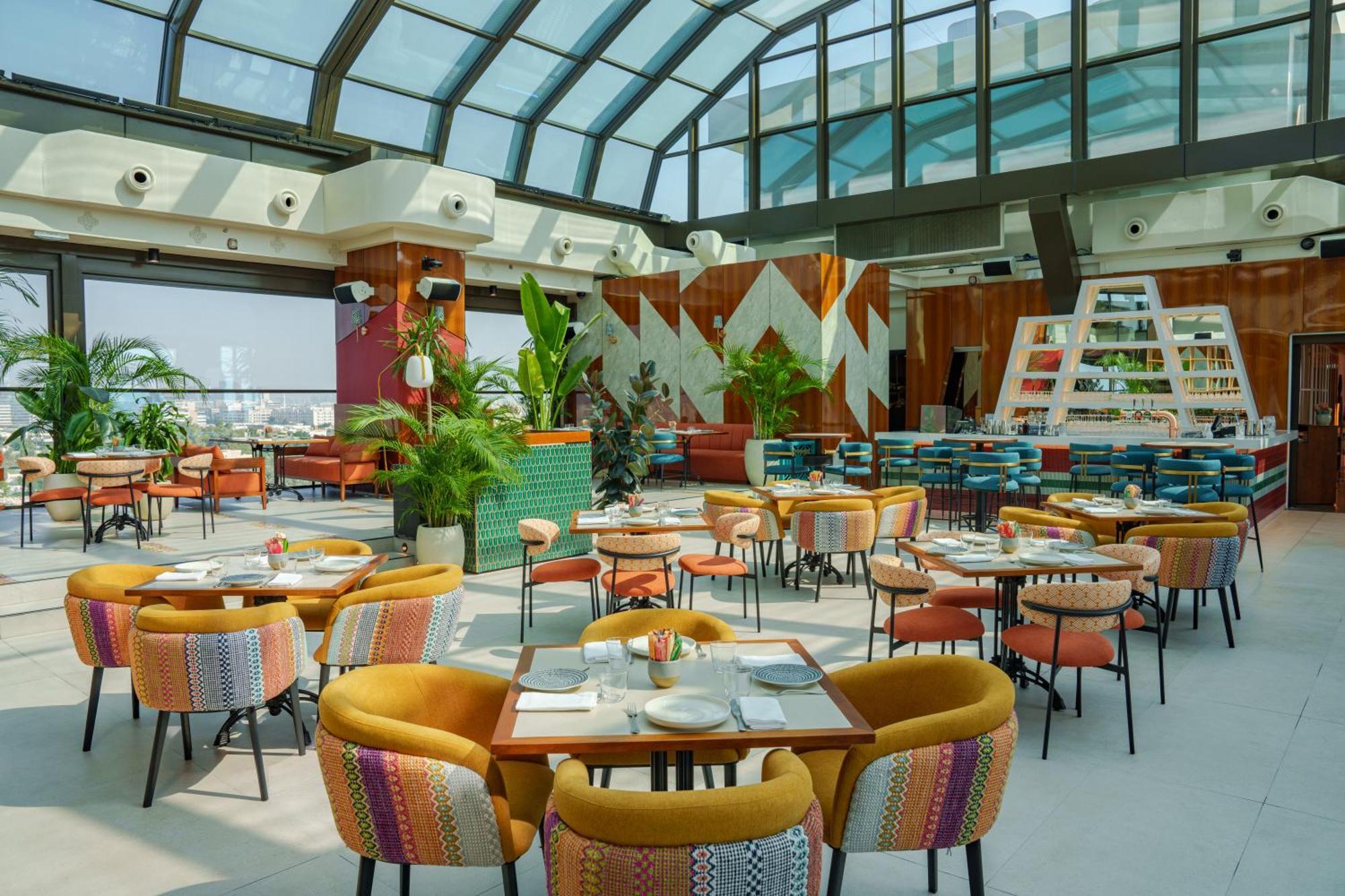 Hyatt Centric Jumeirah دبي المظهر الخارجي الصورة The interior of the restaurant